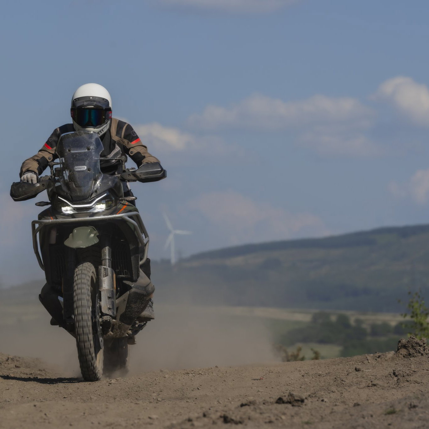 CFMoto 1000MT-X - riding