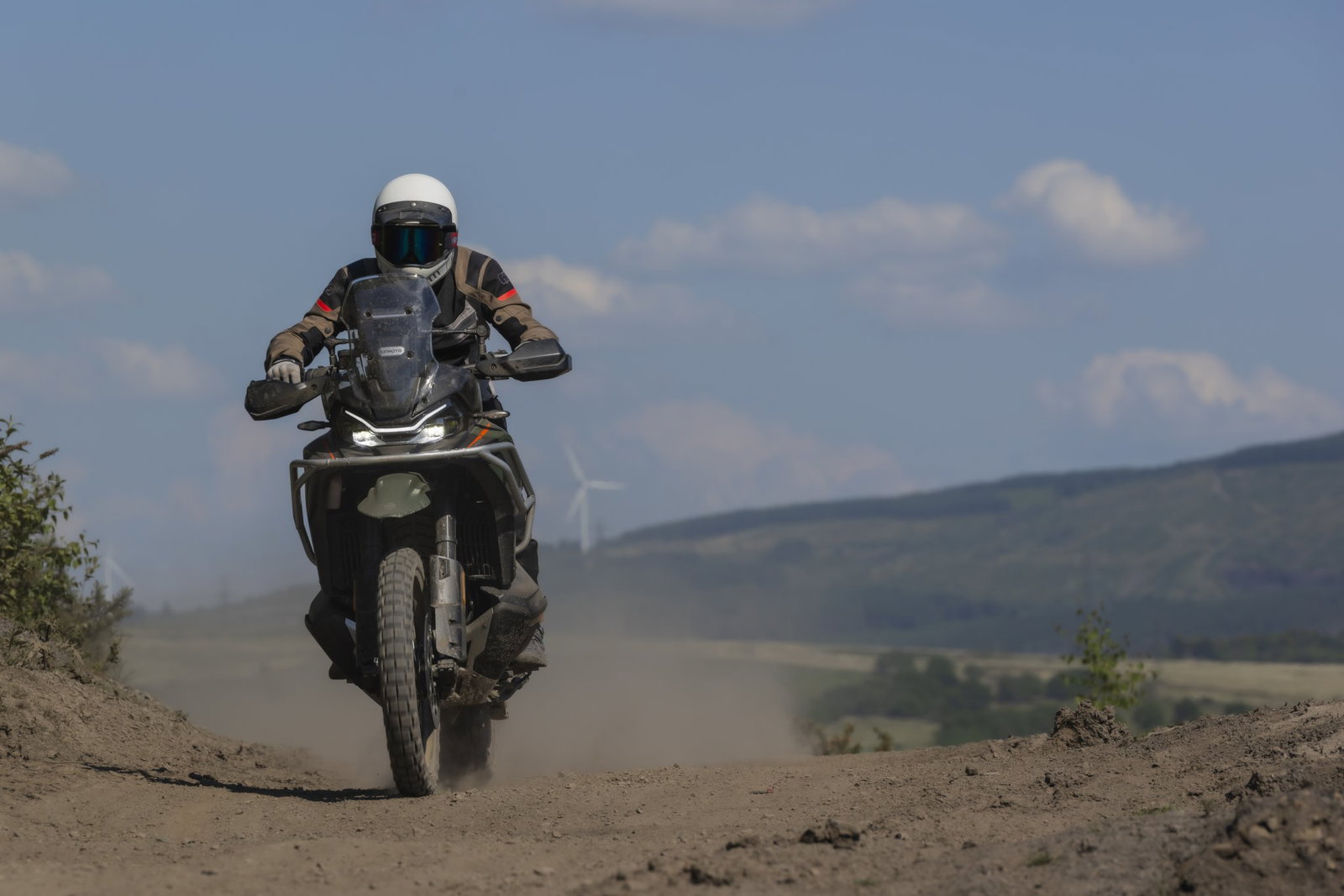 CFMoto 1000MT-X - riding