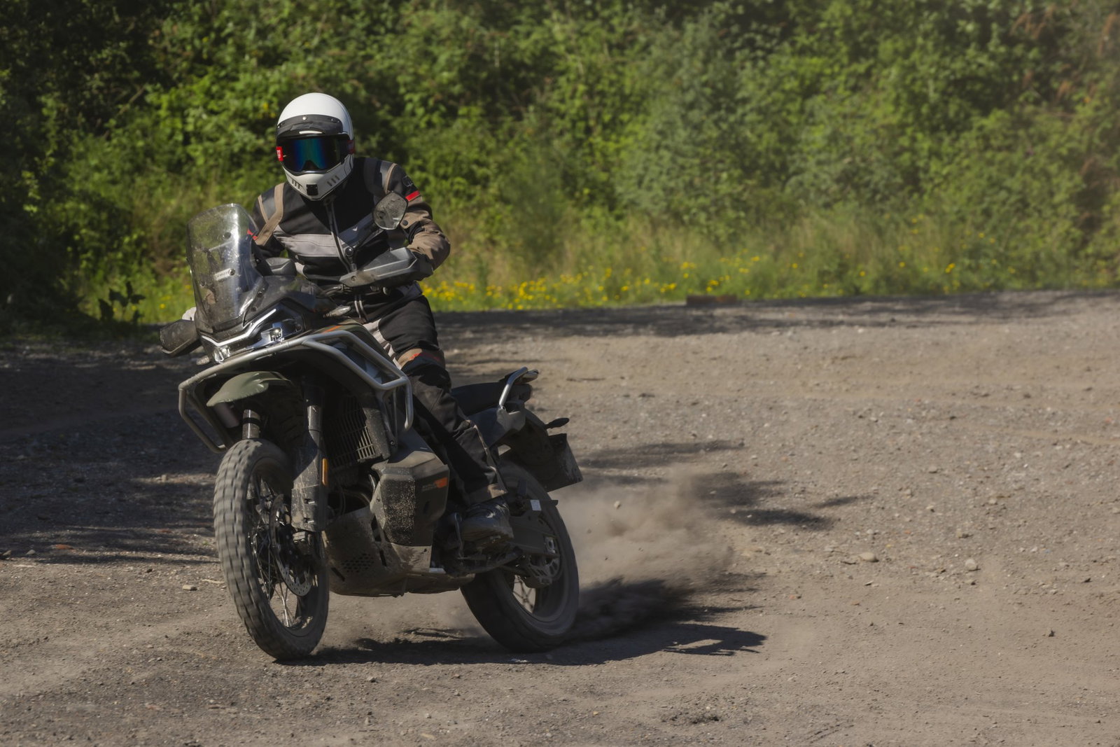 CFMoto 1000MT-X - riding
