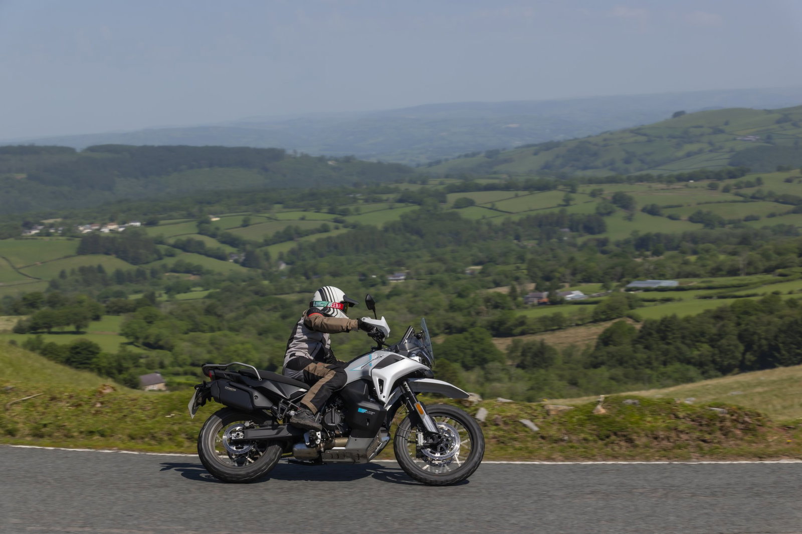 CFMoto 1000MT-X - riding