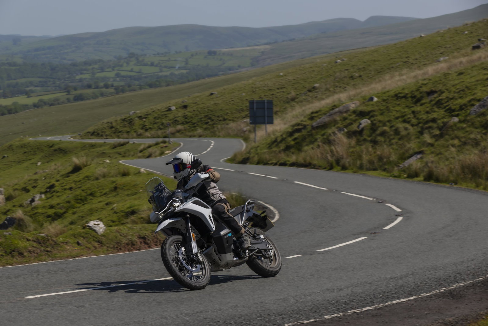 CFMoto 1000MT-X - riding