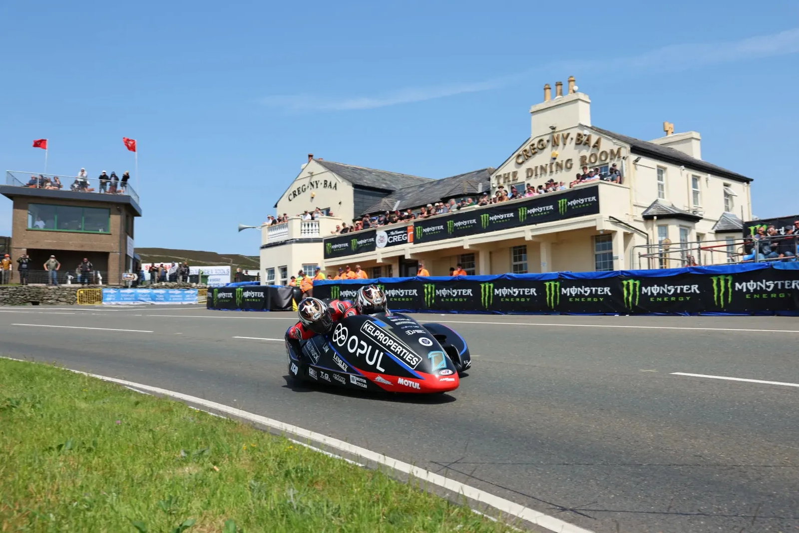 Ryan and Callum Crowe at the 2026 TT. Credit: Isle of Man TT.