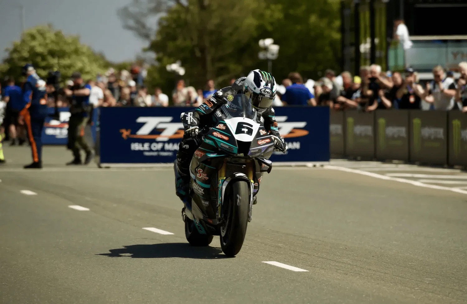 Dunlop leaving the startline – Credit: Isle of Man TT. © Isle of Man TT