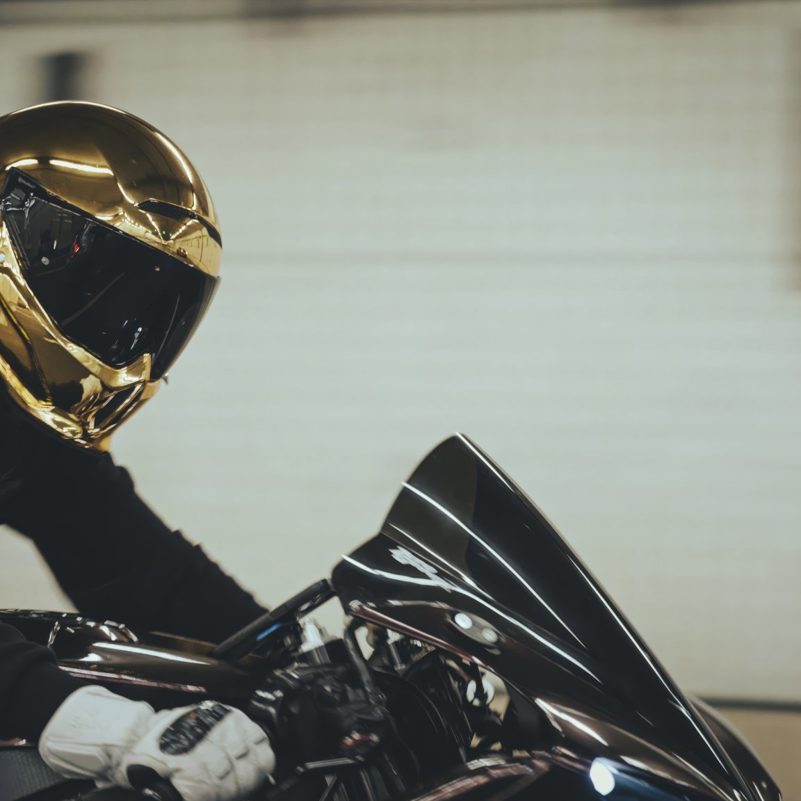 New Ruroc AT4.0 Carbon Gold Chrome helmet.