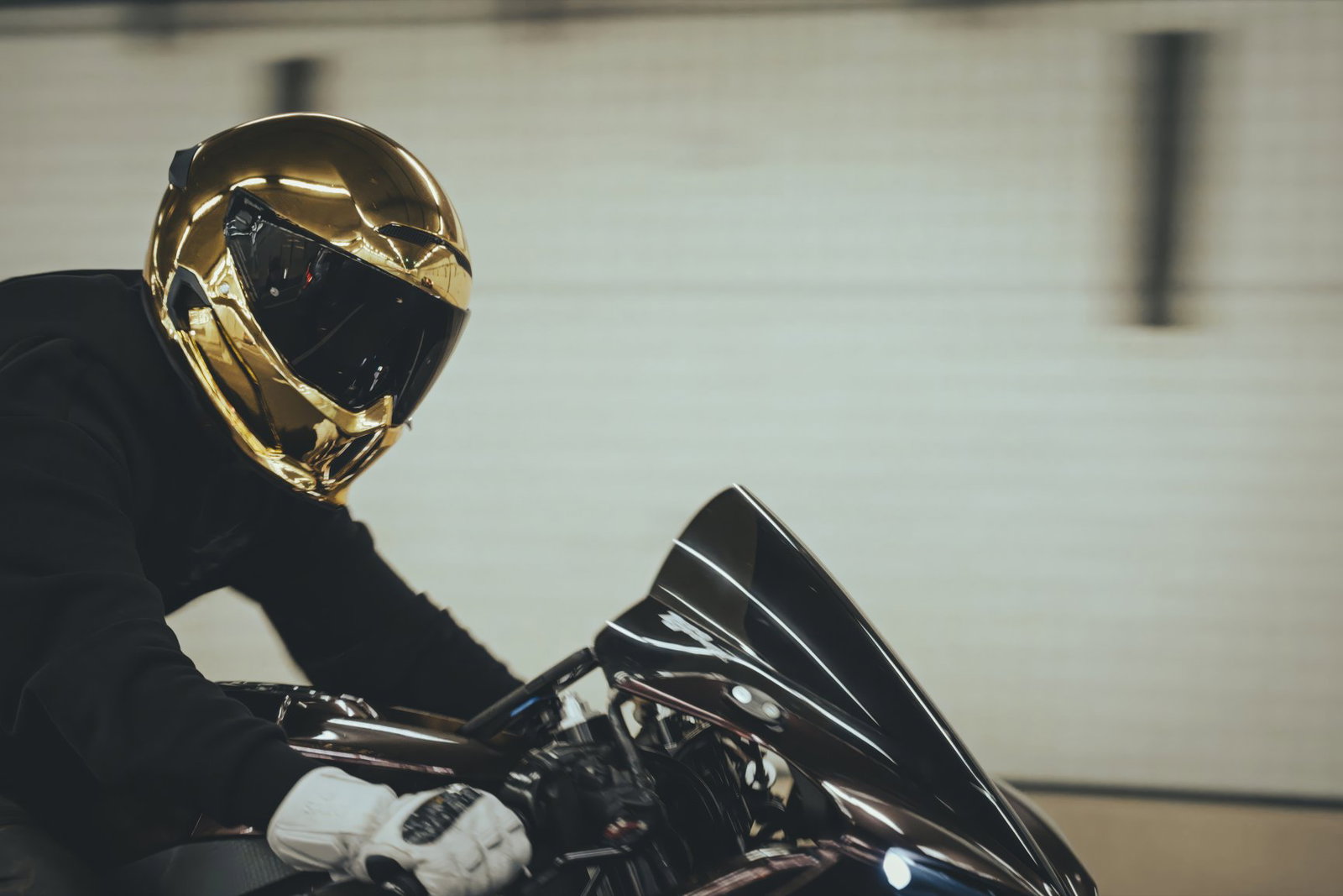 New Ruroc AT4.0 Carbon Gold Chrome helmet.