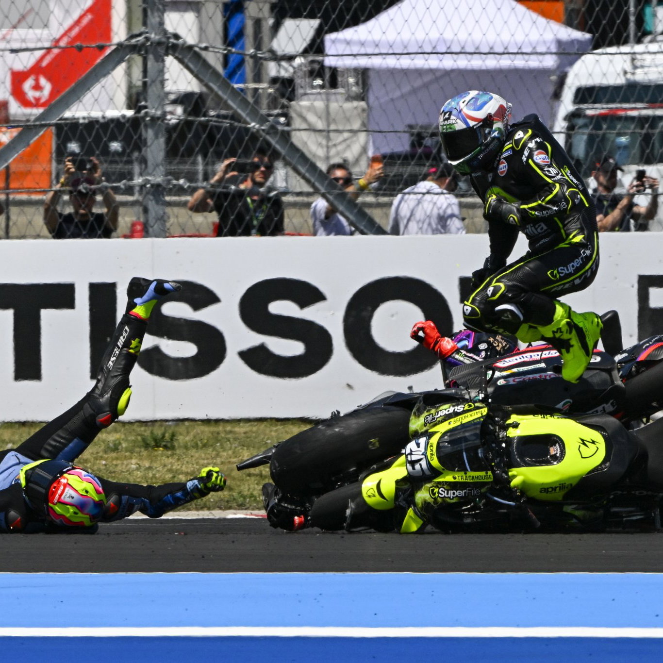 Turn one crash at Hungarian MotoGP. Credit: Gold and Goose.