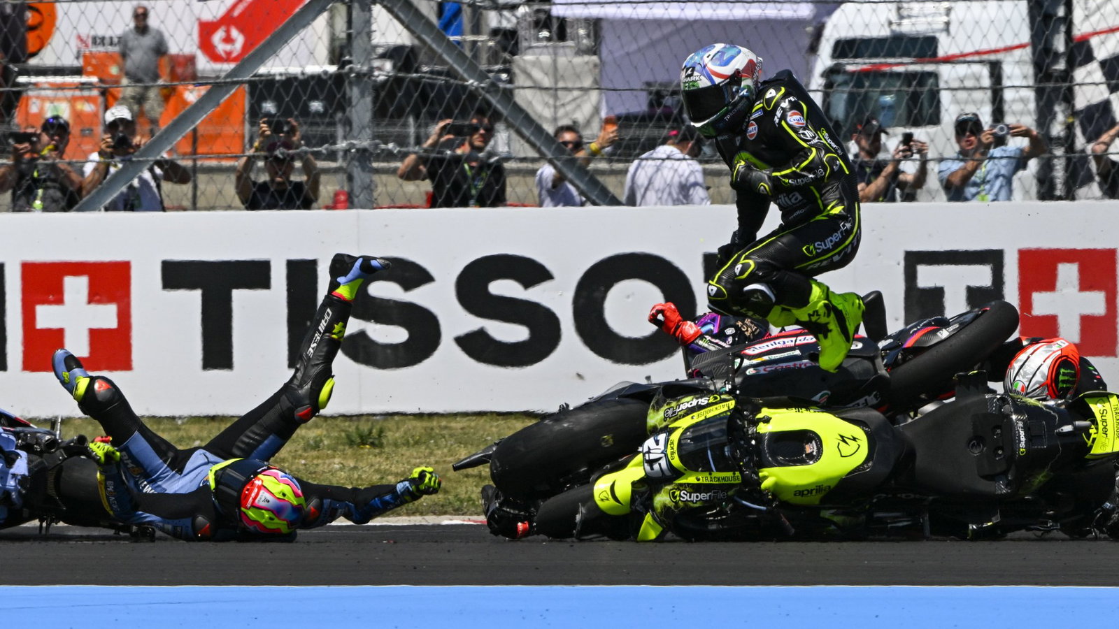 Turn one crash at Hungarian MotoGP. Credit: Gold and Goose.