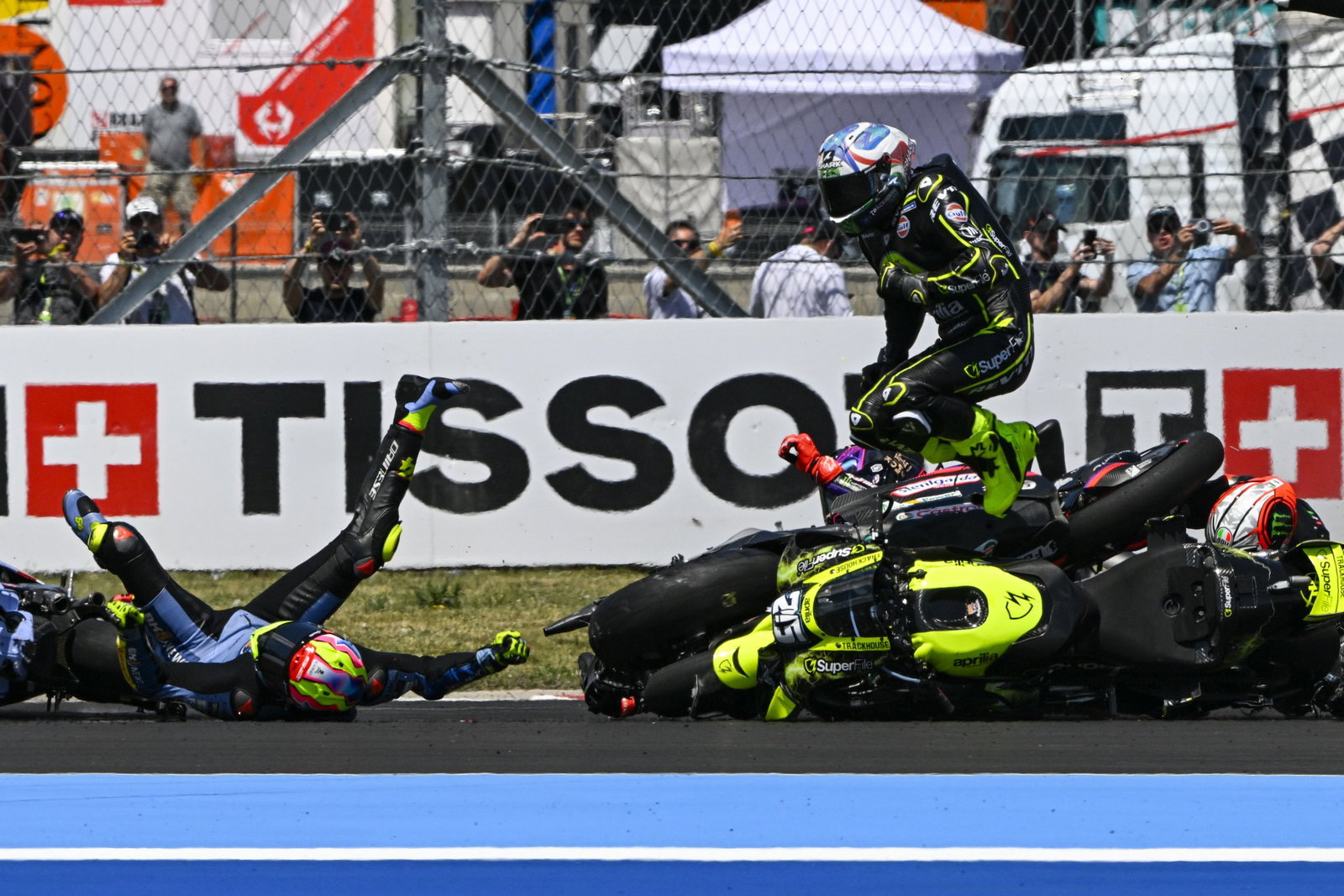 Turn one crash at Hungarian MotoGP. Credit: Gold and Goose.
