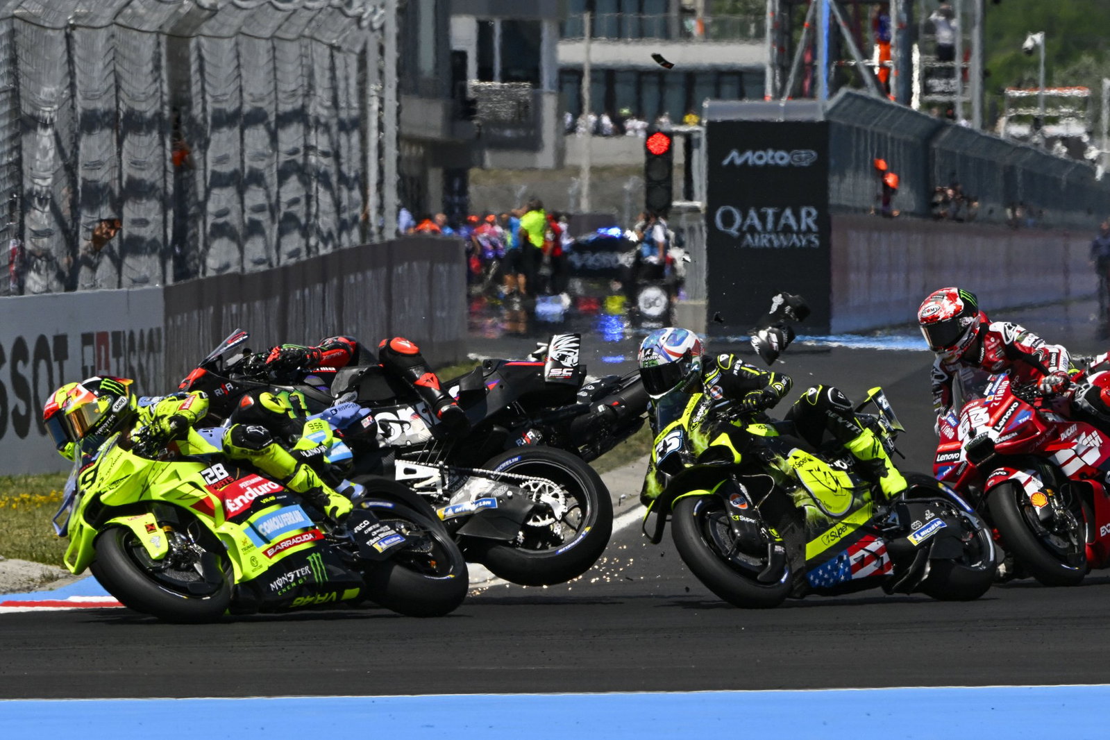 Turn one collision at Balaton Park. Credit: Gold and Goose.
