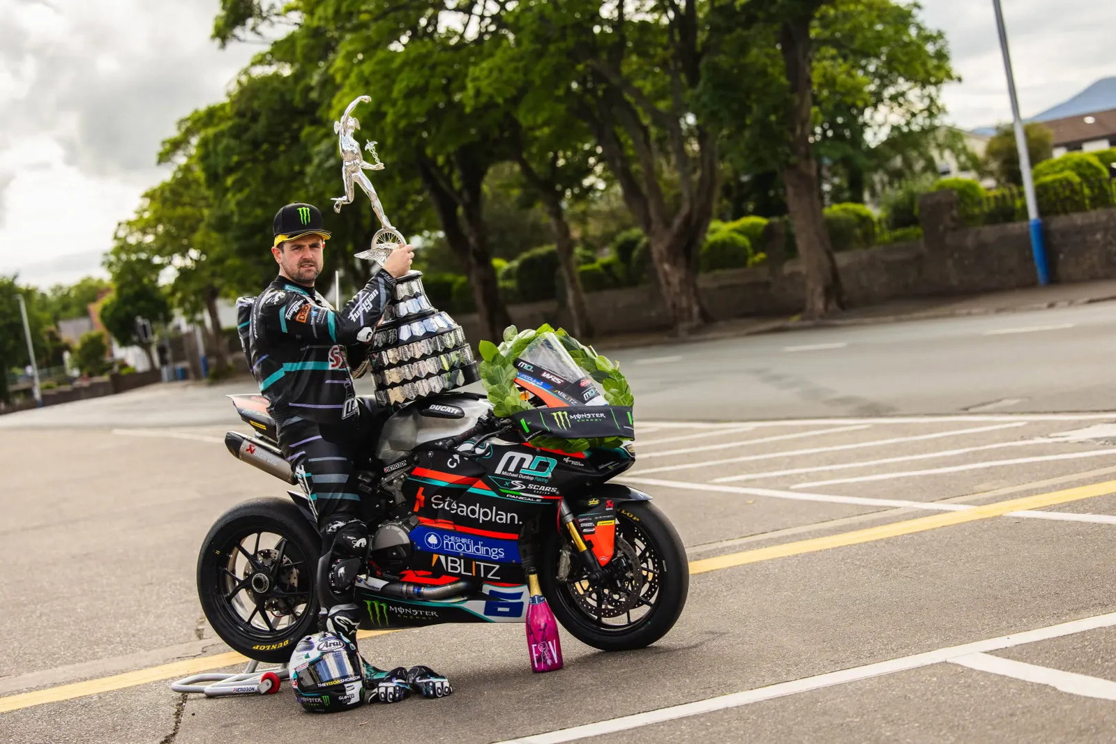 Michael Dunlop after winning the 2026 Supersport TT Race 1. Credit: Isle of Man TT.