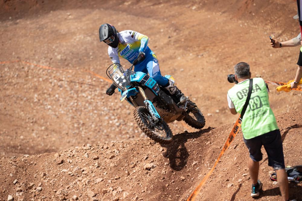 Pol Tarrés rode the Yamaha Ténéré 700 to checkpoint 19 - a new record