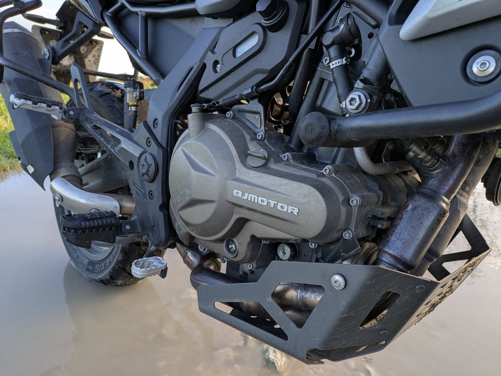 QJMotor SRT 600 S