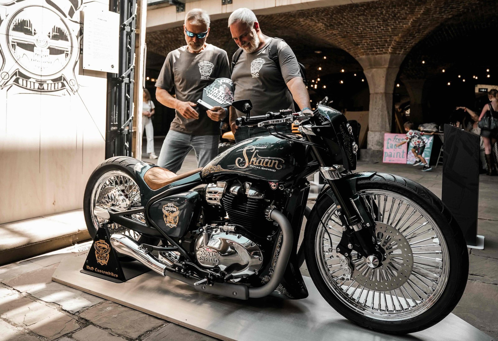 2026 Royal Enfield Busted Knuckles Build Off winners, Motorrad Bläsing