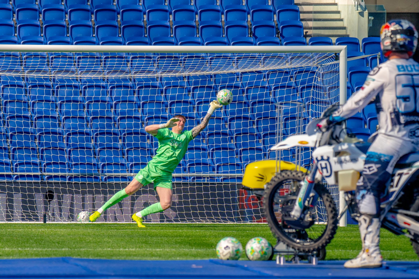 Jordan Pickford trying to save a shot on goal