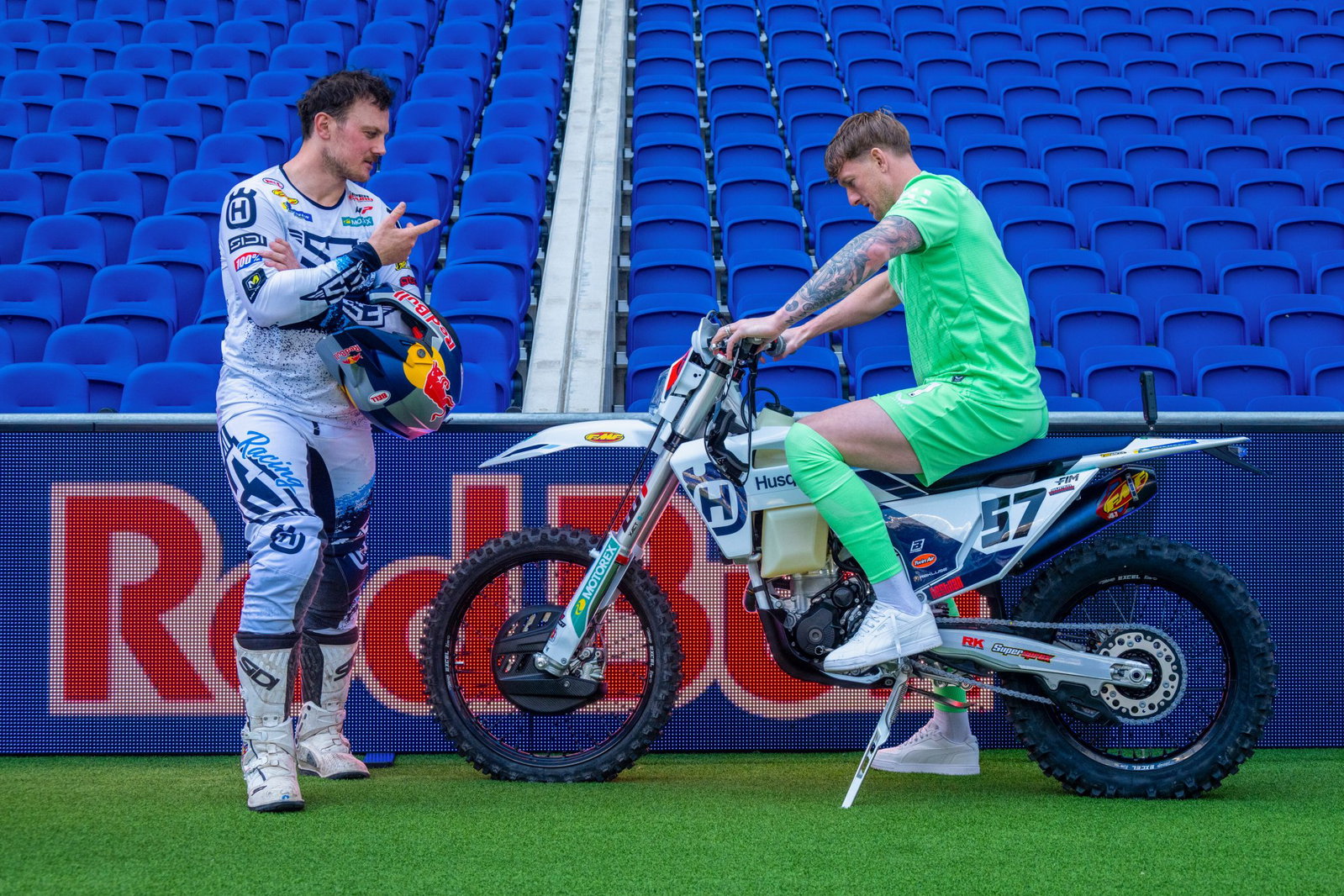 Jordan Pickford tries Billy Bolt's Husqvarna enduro bike for size