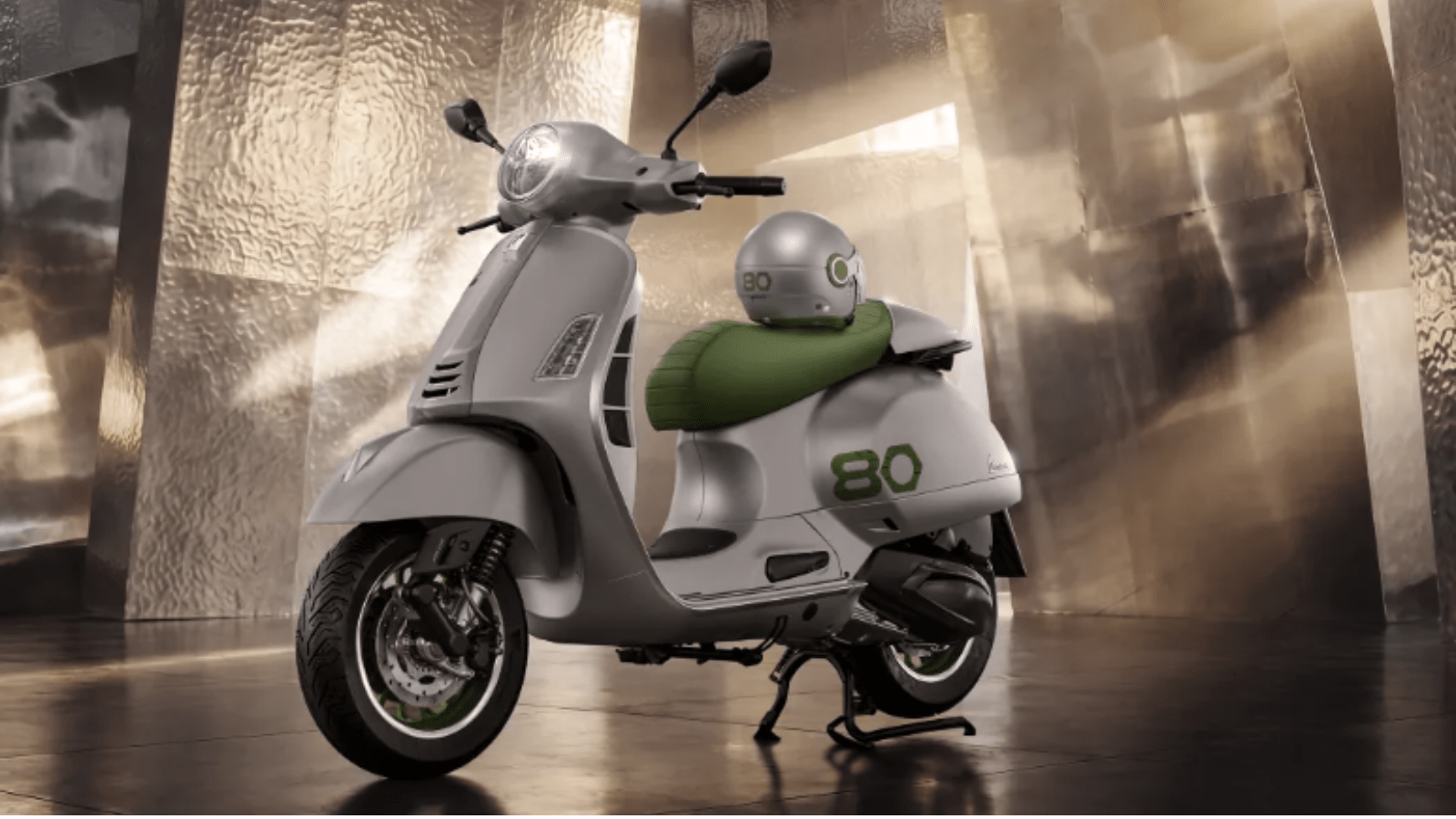 New Vespa Edizione Ottantesimo. 