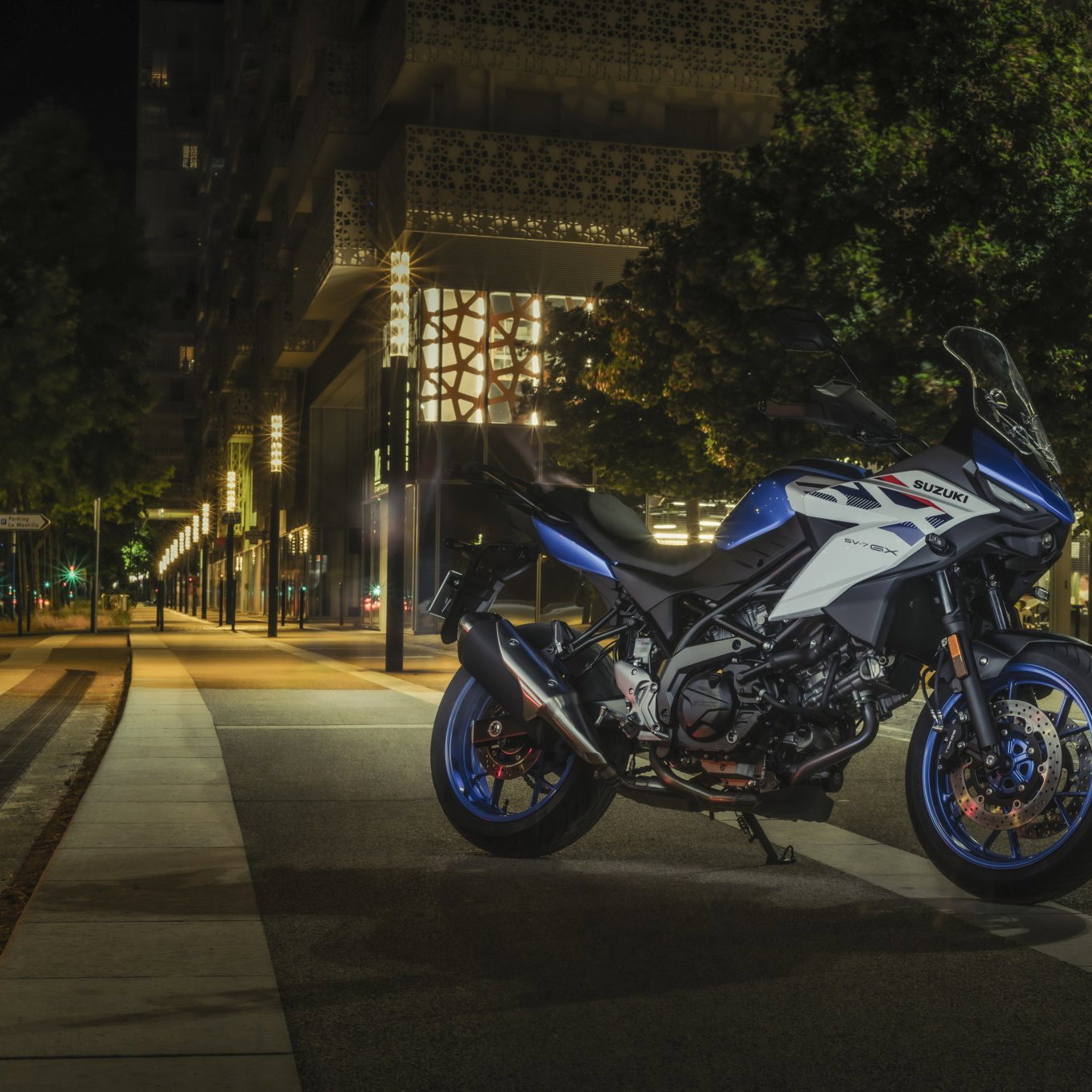 The Suzuki SV7-GX - static