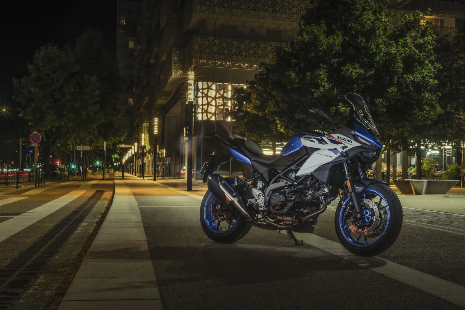 The Suzuki SV7-GX - static