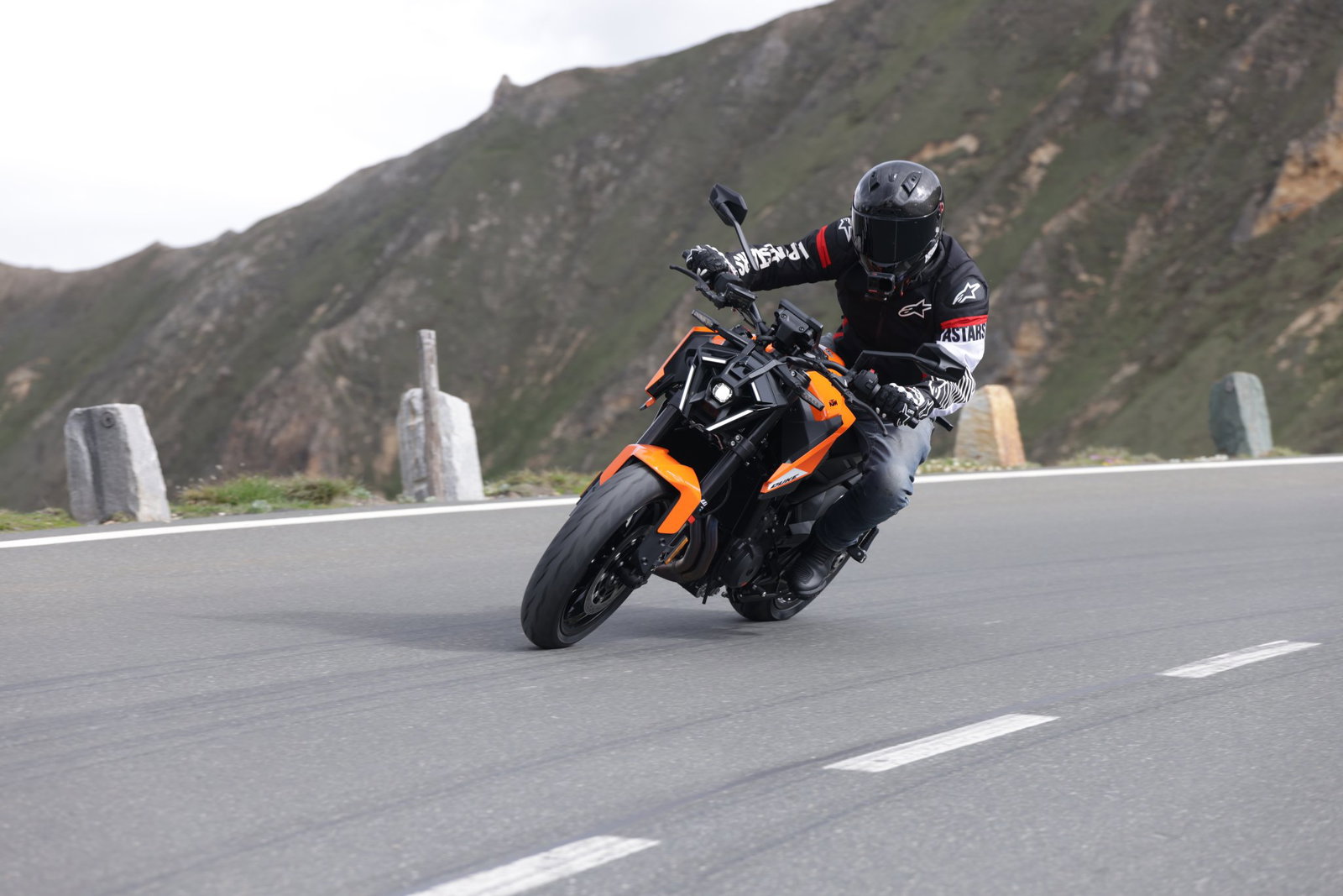 The KTM 790 Duke - riding