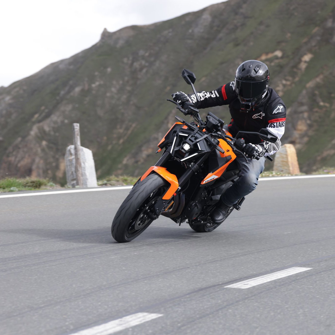 The KTM 790 Duke - riding