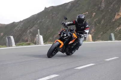 The KTM 790 Duke - riding