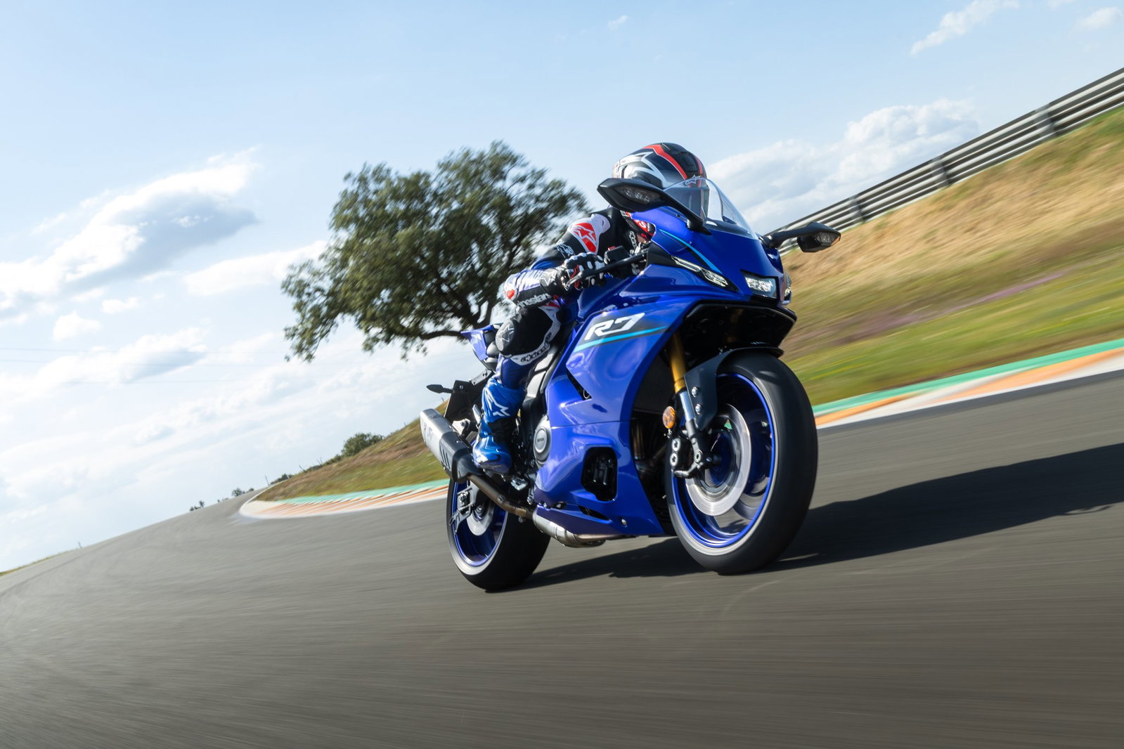 A Yamaha R7
