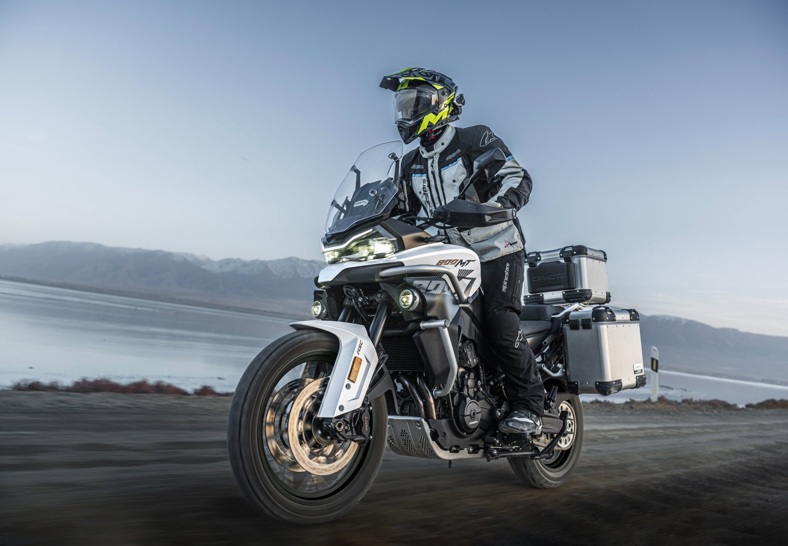 A CFMoto 800MT-ES