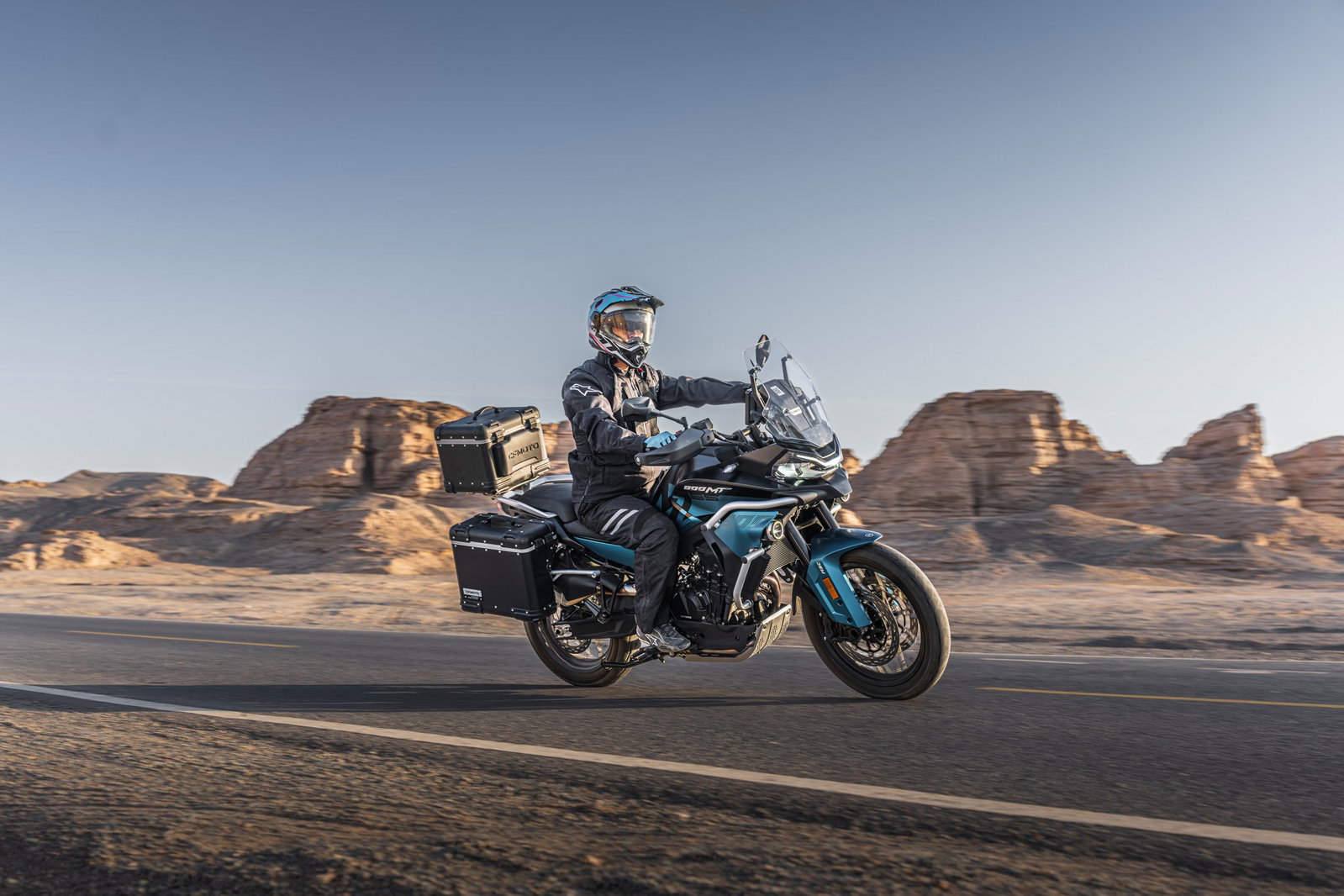 A CFMoto 800MT-ES