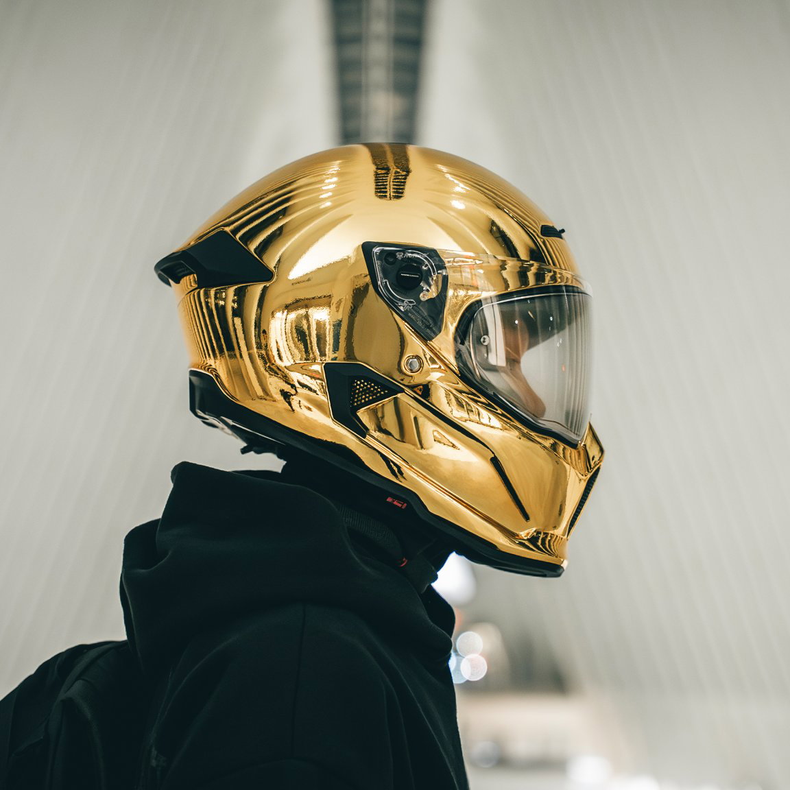 The Ruroc AT4.0 Carbon Gold Chrome