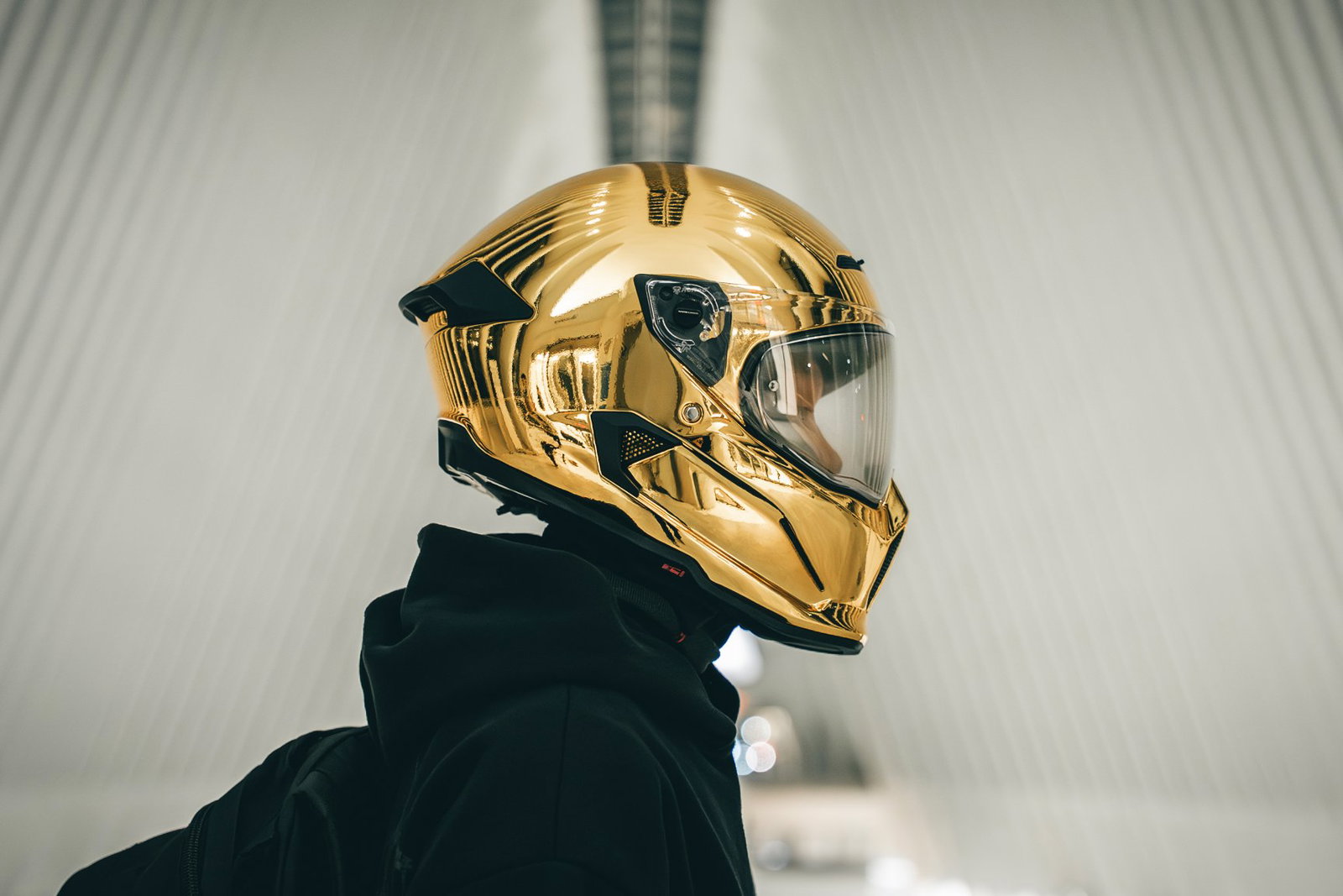 The Ruroc AT4.0 Carbon Gold Chrome