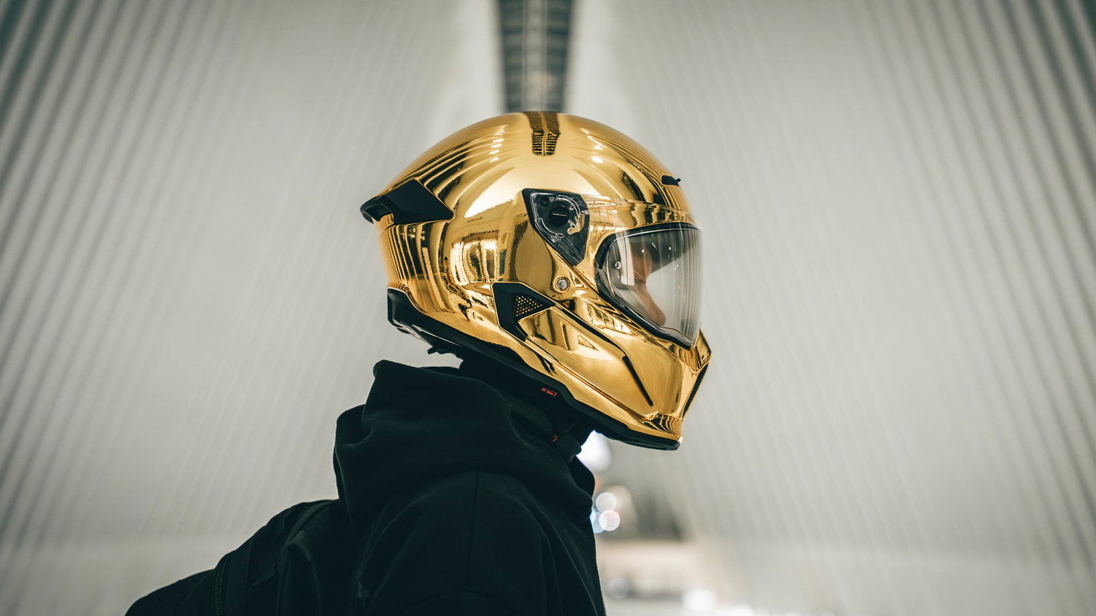 The Ruroc AT4.0 Carbon Gold Chrome