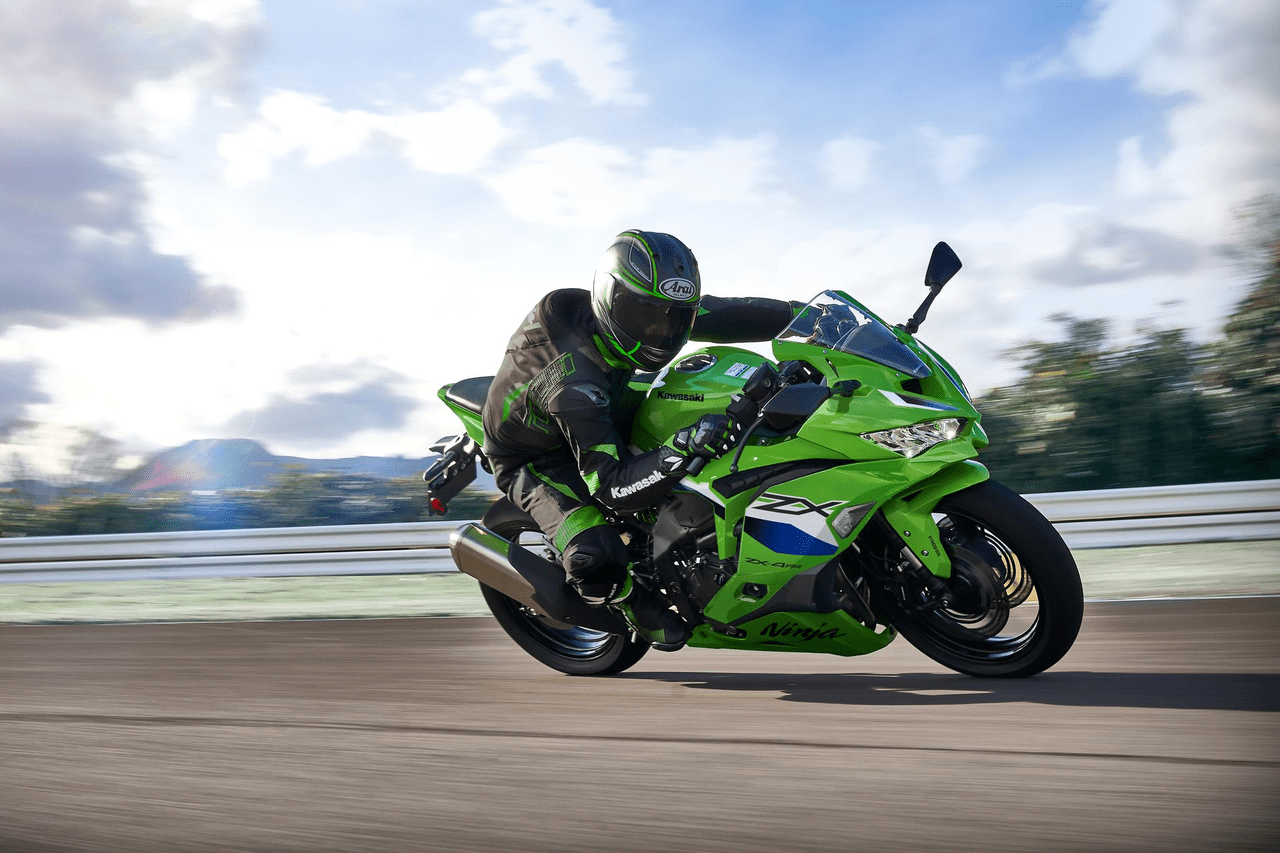 Kawasaki Ninja ZX-4RR riding on track. Credit: Kawasaki.