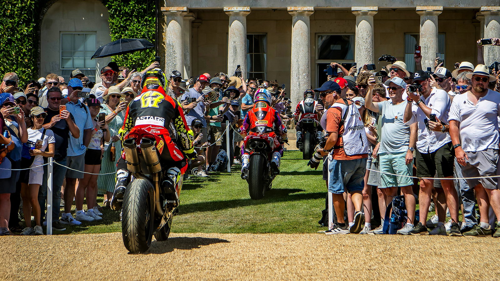 Shane Byrne riding a Panigale at Goodwood. Credit: Ducati.