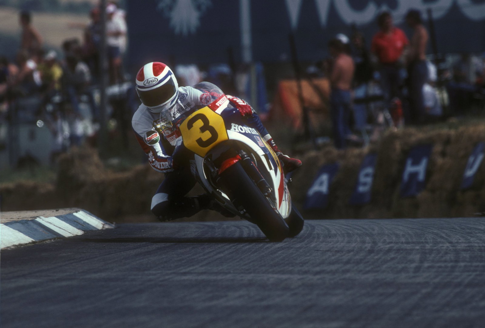 Freddie Spencer racing in 1983. Credit: Gold and Goose.