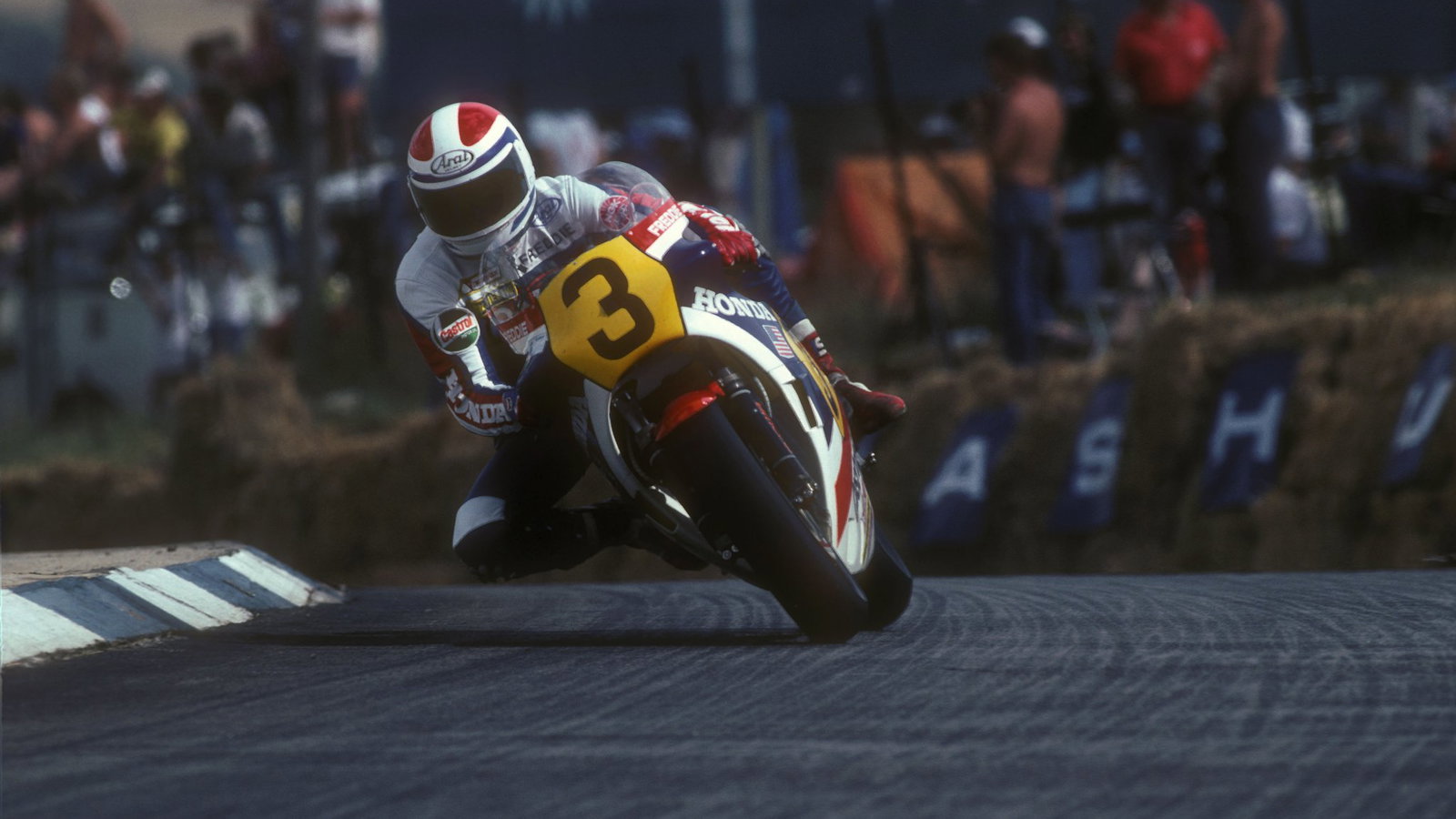 Freddie Spencer racing in 1983. Credit: Gold and Goose.