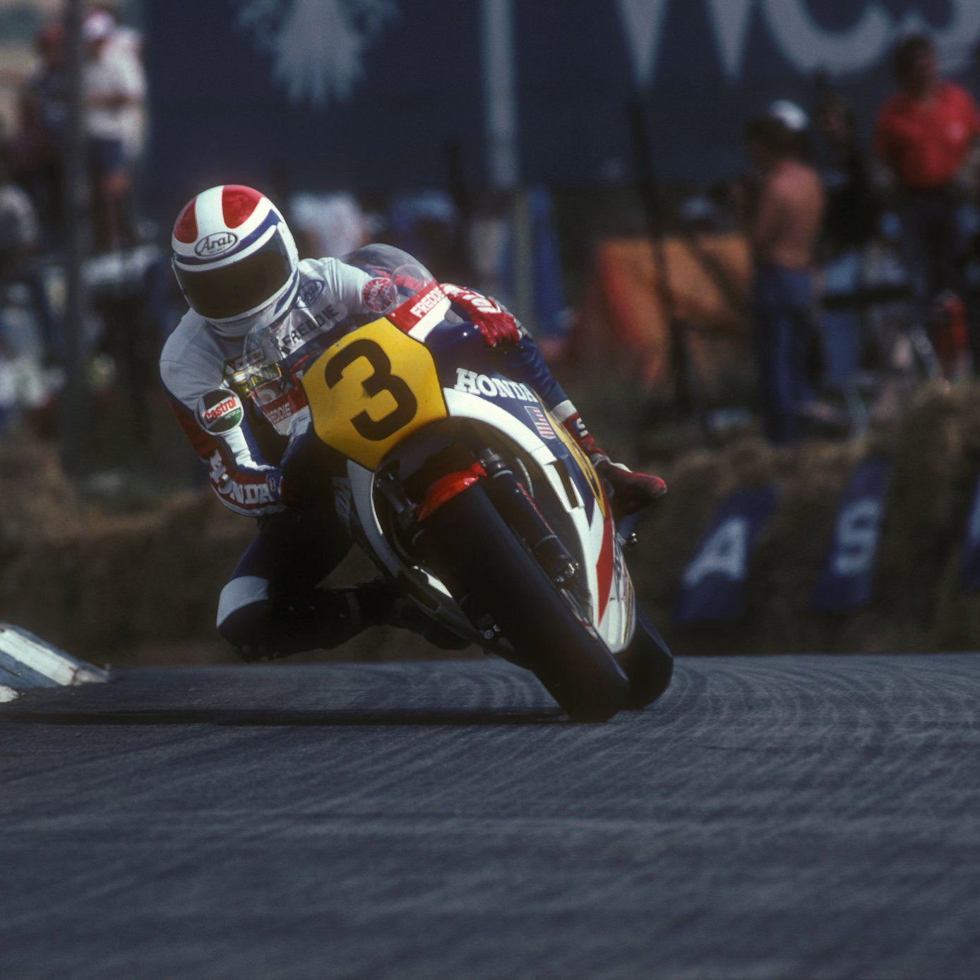 Freddie Spencer racing in 1983. Credit: Gold and Goose.