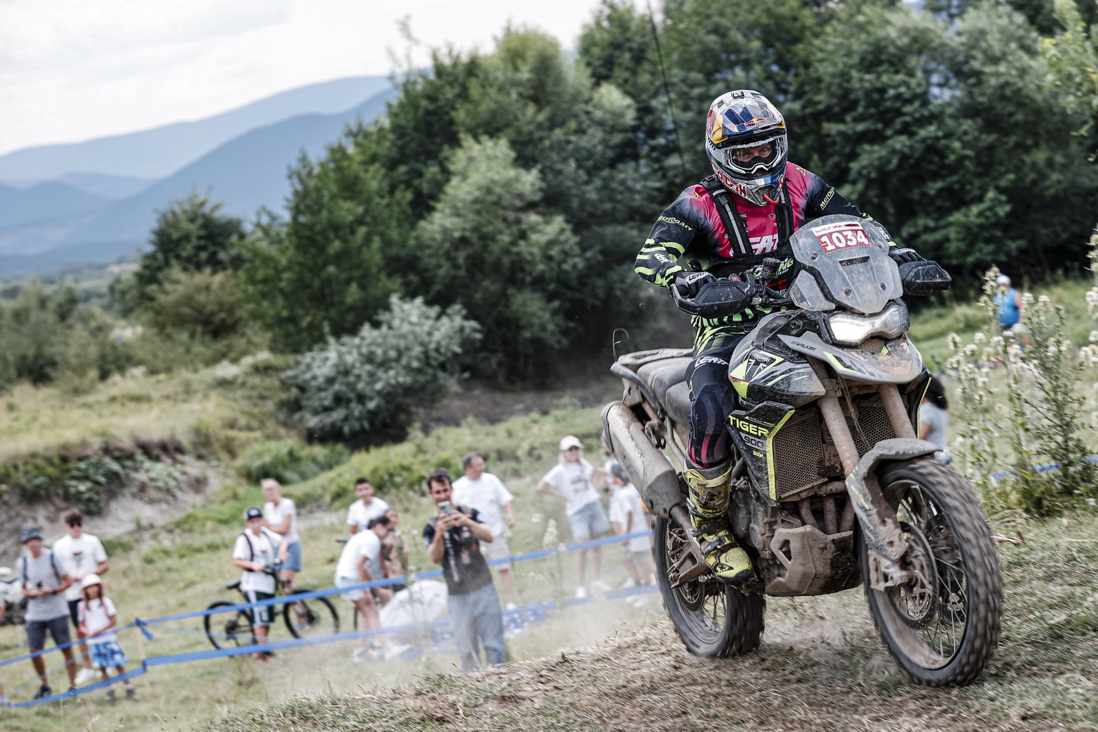Jonny Walker riding a Tiger 900 Rally Pro