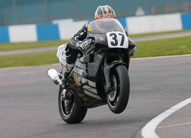 Un coureur de Norton rotatif
