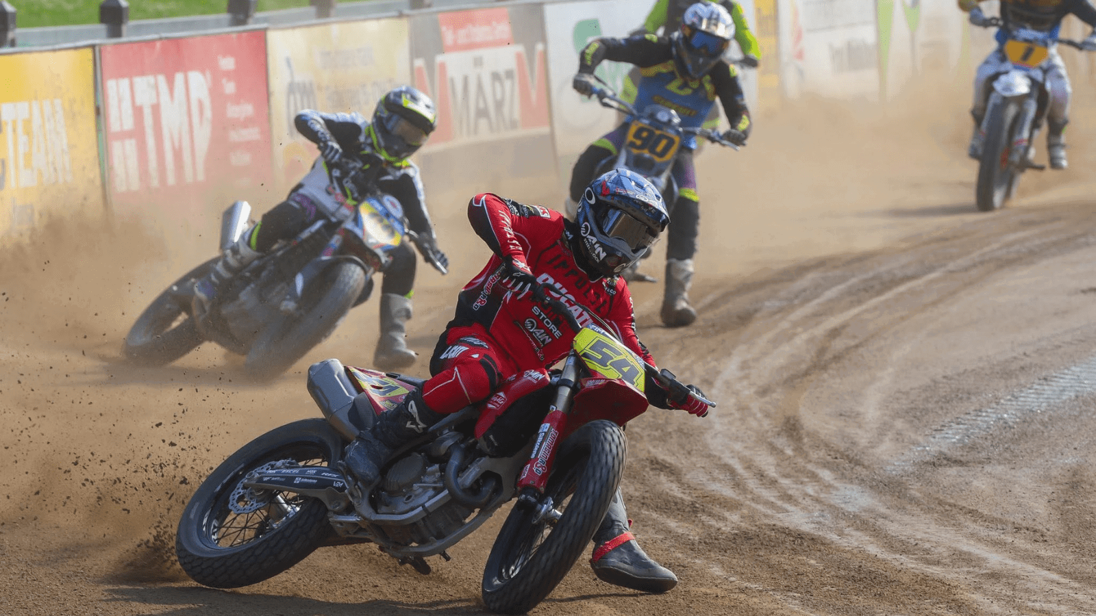 Tim Neave racing in the FIM Flat Track series. Credit: Tim Neave Racing / Facebook.