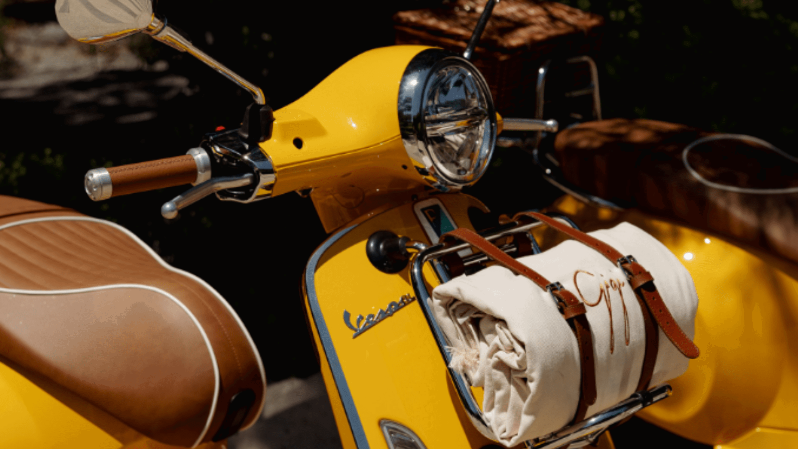 Front of the Vespa Primavera Gigi scooter. Credit: Vespa.
