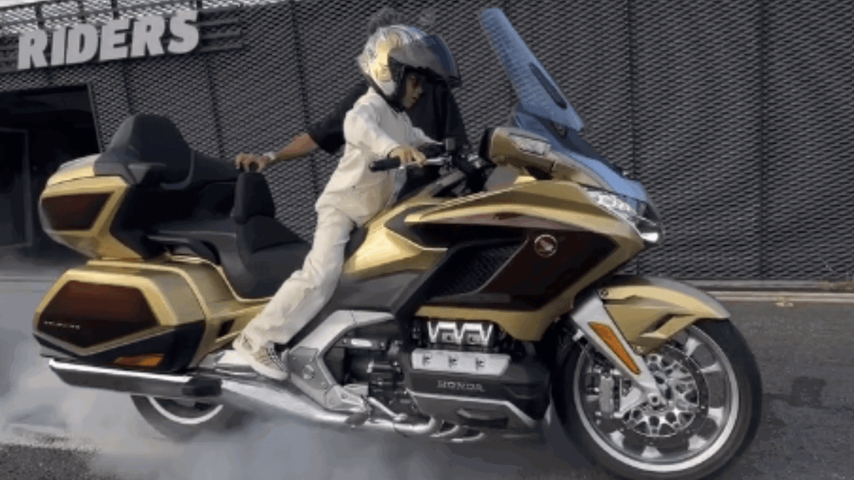 七歲 Zayn Sofuoglu 駕馭 Honda Gold Wing,393kg 大車成話題