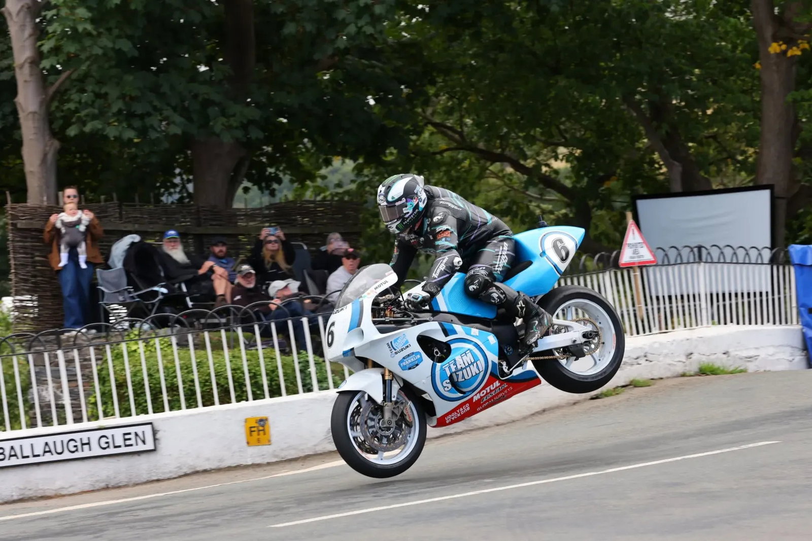 Michael Dunlop riding in the Formula 1 class. Credit: Isle of Man TT.