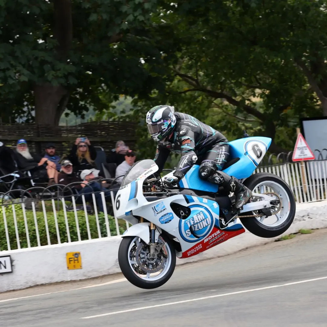Michael Dunlop riding in the Formula 1 class. Credit: Isle of Man TT.