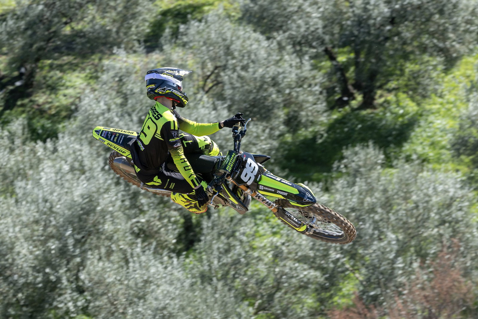 Guillem Farres performing a jump in MX2.
