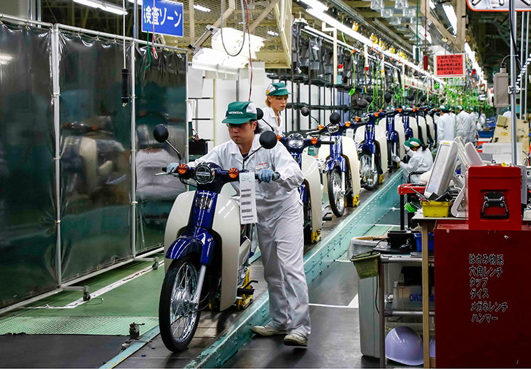 A Honda Super Cub rolling off the Kumamoto production line