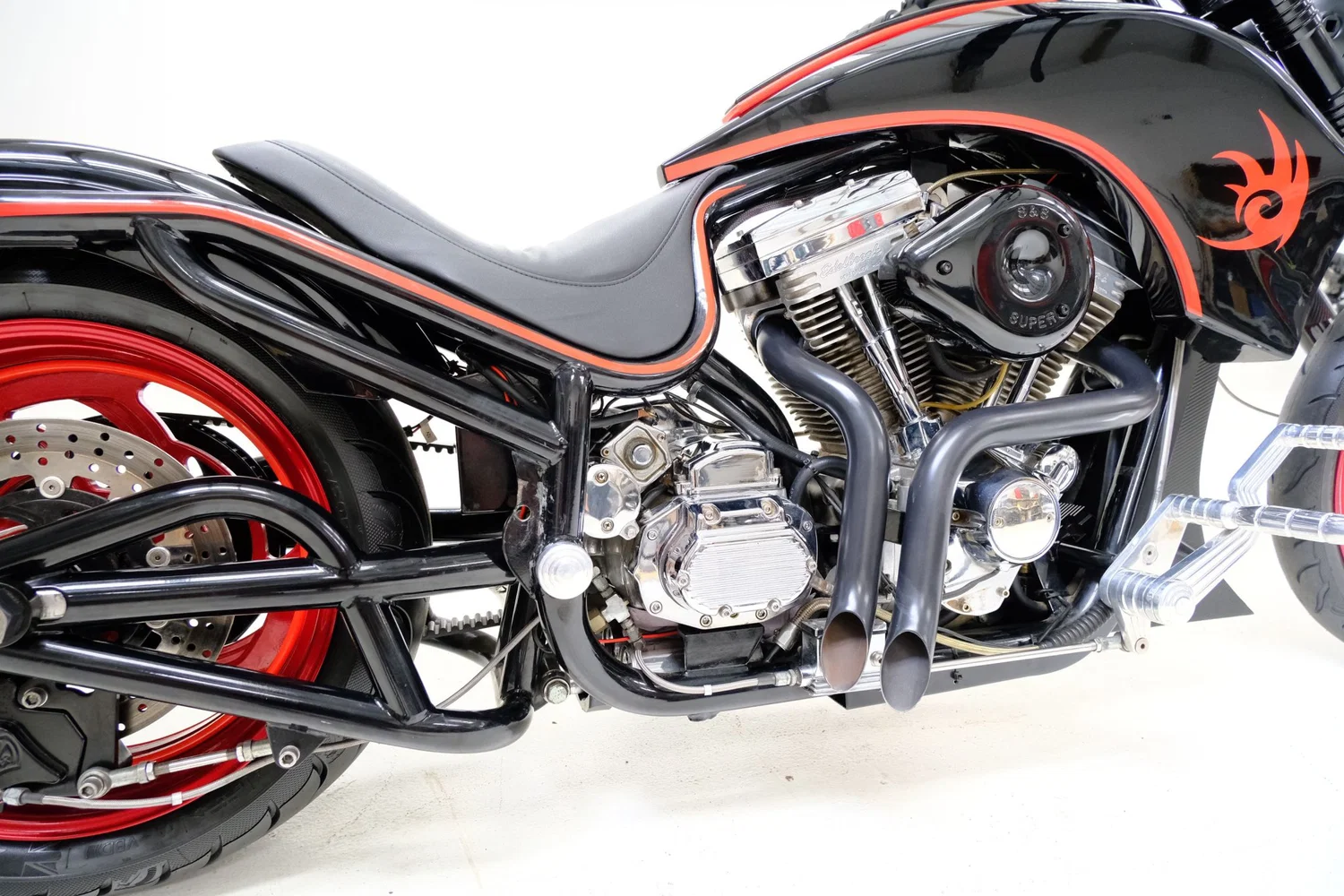 Bourget « Dark Rider » personnalisée par Guintoli. Crédit : Bonhams