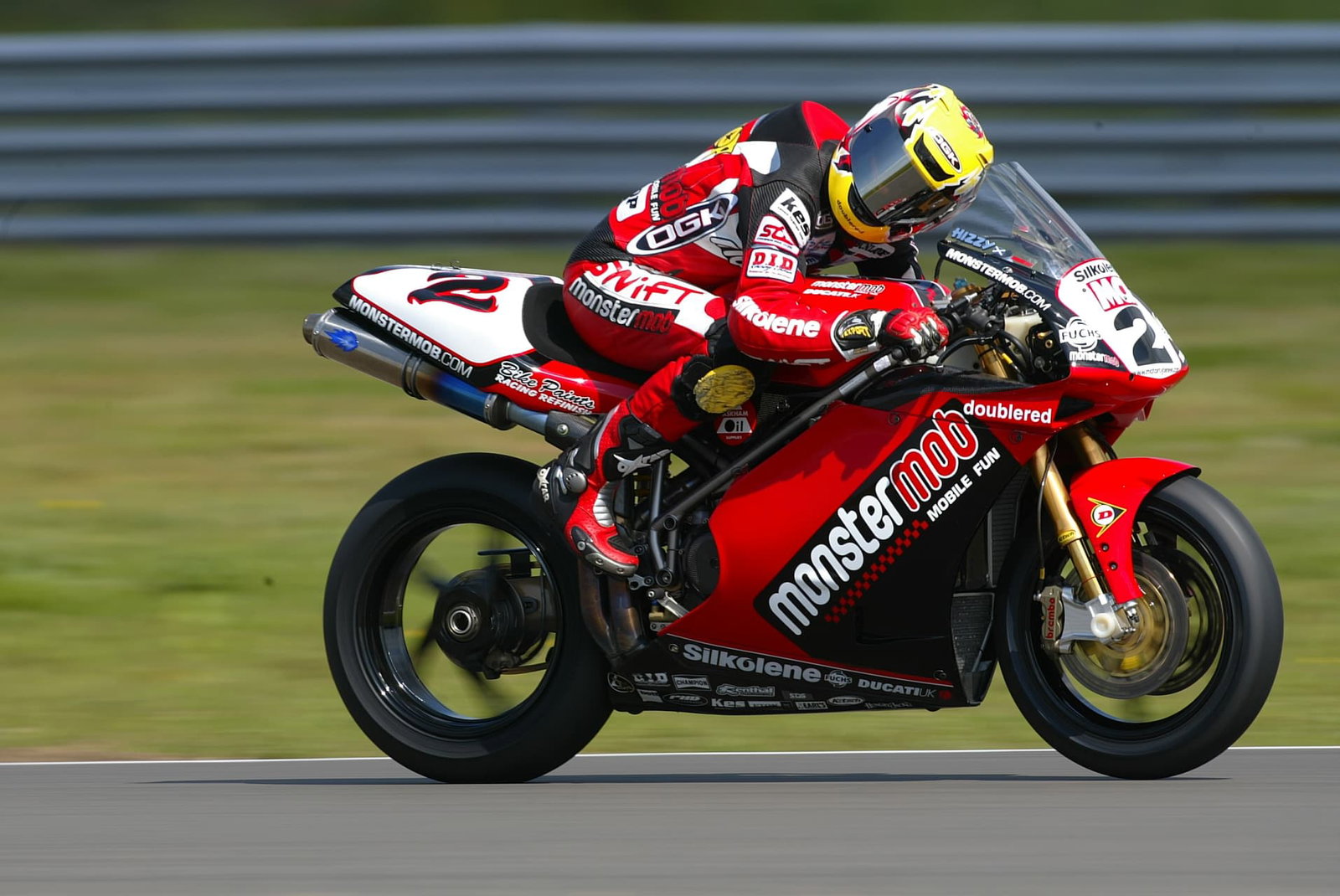 Steve Hislop riding the 2002 Ducati 998RS. Credit: Girardo & Co.
