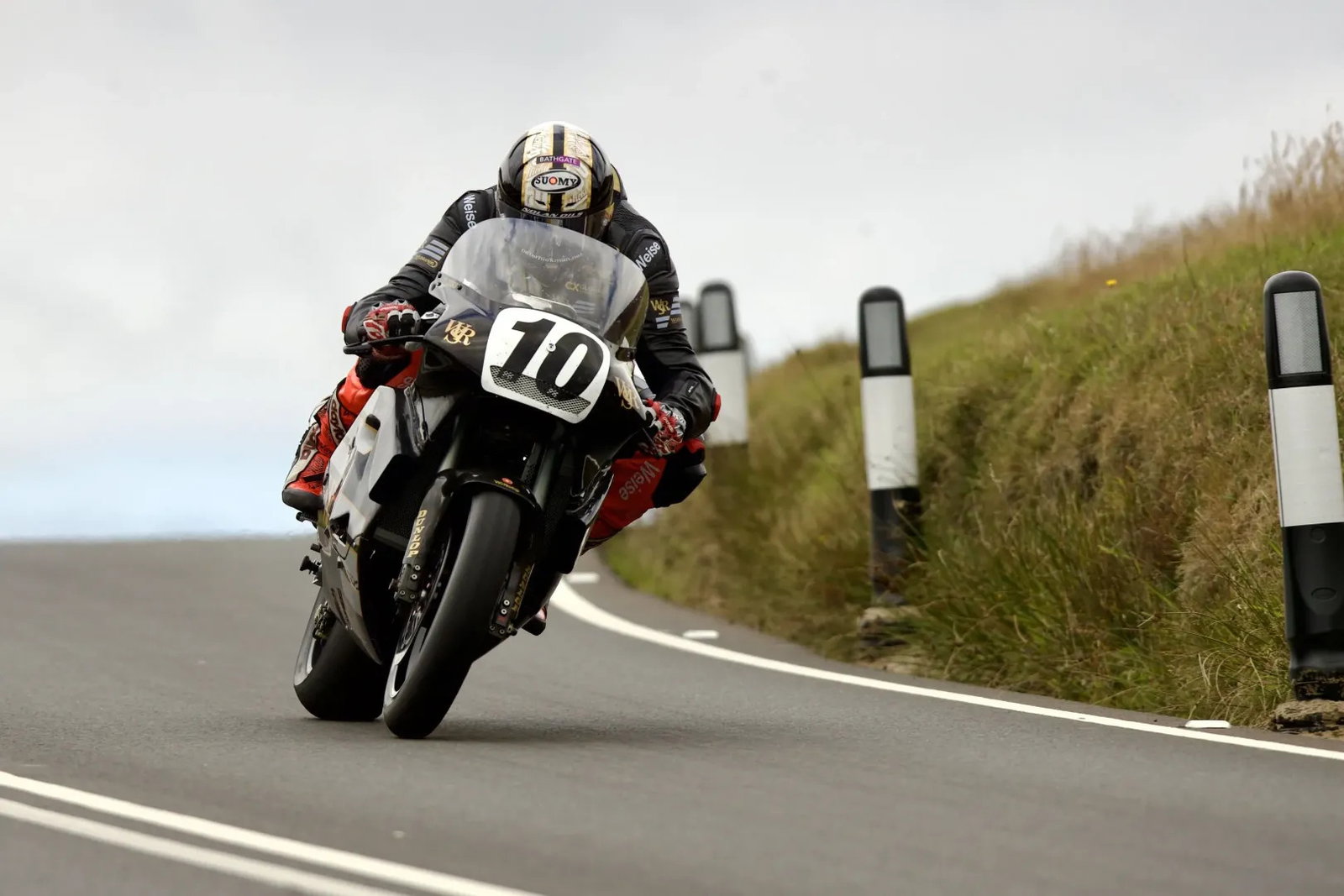 Peter Hickman racing at the Classic TT. Credit: Isle of Man TT.