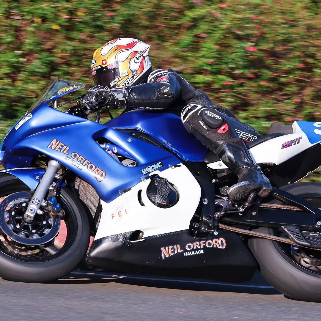 Rob Hodson on his way to winning the inaugural Junior 600 Classic TT race