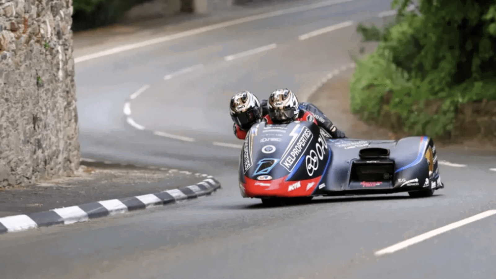 Ryan and Callum Crowe in action at the 2026 TT before their incident. Credit: Isle of Man TT.